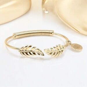 Kinsley Armelle Laurel Leaf Bracelet